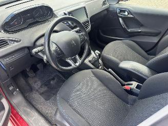 Peugeot 208 1.2 PureTech Signature picture 8
