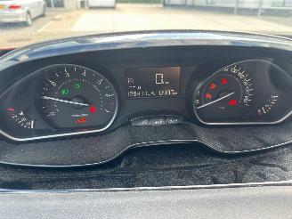 Peugeot 208 1.2 PureTech Signature picture 10