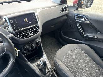 Peugeot 208 1.2 PureTech Signature picture 11