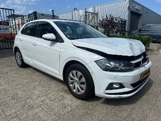 damaged passenger cars Volkswagen Polo 1.0 TSI Comfortline Business 2019/8