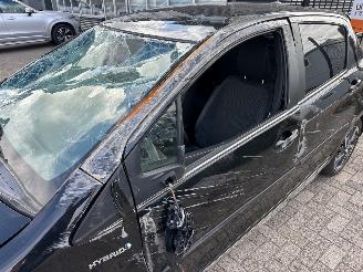 Toyota Yaris 1.5 Hybrid Premium picture 5