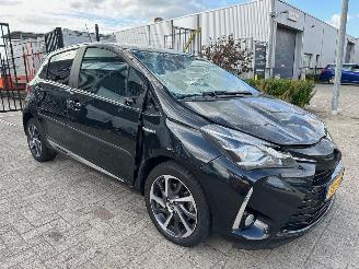 Vaurioauto  passenger cars Toyota Yaris 1.5 Hybrid Premium 2018/9