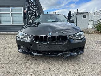 BMW 3-serie 320i Automaat Executive picture 2