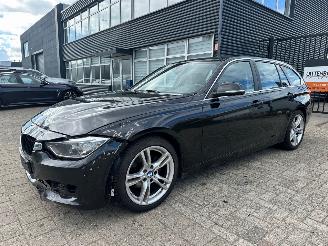 BMW 3-serie 320i Automaat Executive picture 3