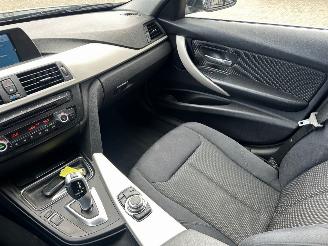 BMW 3-serie 320i Automaat Executive picture 13