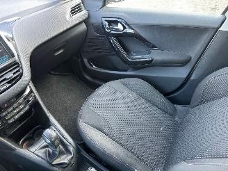 Peugeot 208 1.2 PureTech Active picture 13