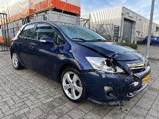 uszkodzony samochody osobowe Toyota Auris 1.8 Full Hybrid Executive 2011/8