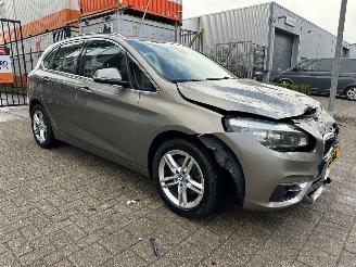 uszkodzony samochody osobowe BMW 2-serie Active Tourer 220i High Executive 2015/2