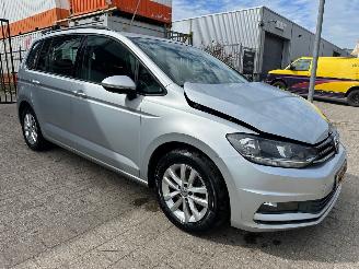 Schadeauto Volkswagen Touran 1.2 TSI Trendline 7p 2018/2