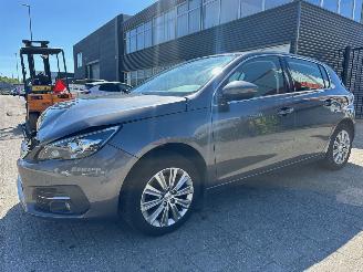 Peugeot 308 1.2 PureTech Allure picture 4