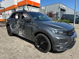 Schadeauto Volkswagen T-Roc 1.5 TSI Sport Business R Automaat 2021/1