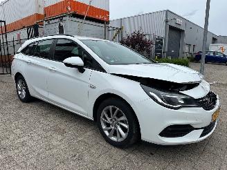 krockskadad bil auto Opel Astra ST 1.2 Edition 2020/11