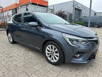 Vaurioauto  passenger cars Renault Clio 1.0 TCe Intens 2019/10