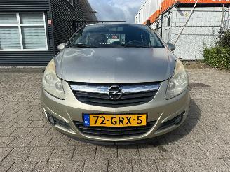 Opel Corsa 1.4-16V Enjoy NAP picture 2