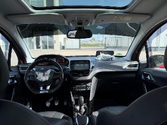 Peugeot 2008 1.2 PureTech GT-line picture 16