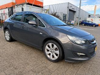  Opel Astra 1.4 Turbo Business+ 2014/6