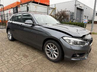 Voiture accidenté BMW 1-serie 118i High Executive Automaat 2019/1