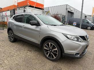 skadebil auto Nissan Qashqai 1.2 Tekna Automaat 2017/4