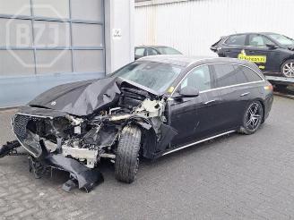 Salvage car Mercedes E-klasse E Estate (S214), Combi, 2023 E-300 e 2.0 Turbo 16V 2024/0