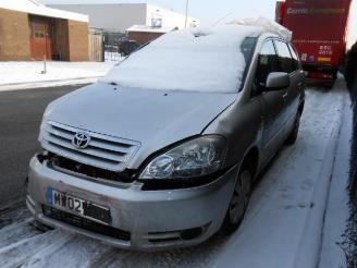 Toyota Avensis-verso 2.0 d4d picture 2