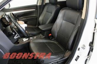 Mitsubishi Outlander 2.0 16V PHEV 4x4 SUV  Elektrisch Benzine 1.998cc 89kW (121pk) 4x4 2012-12 (GGP2) 4B11 picture 8