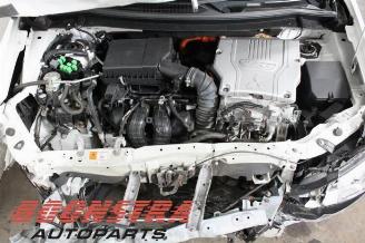 Mitsubishi Outlander 2.0 16V PHEV 4x4 SUV  Elektrisch Benzine 1.998cc 89kW (121pk) 4x4 2012-12 (GGP2) 4B11 picture 19