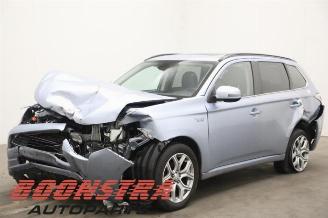 skadebil auto Mitsubishi Outlander 2.0 16V PHEV 4x4 SUV  Elektrisch Benzine 1.998cc 89kW (121pk) 4x4 2012-12 (GGP2) 4B11 2013/12