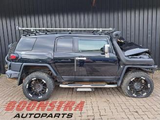 Toyota FJ Cruiser FJ Cruiser (GSJ15), SUV, 2005 / 2018 4.0 V6 24V Dual VVTi picture 3
