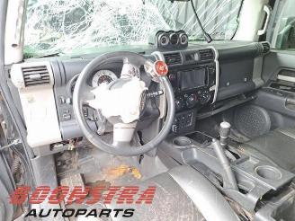 Toyota FJ Cruiser FJ Cruiser (GSJ15), SUV, 2005 / 2018 4.0 V6 24V Dual VVTi picture 12
