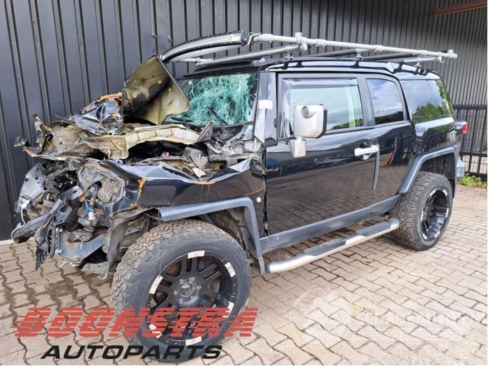 Toyota FJ Cruiser FJ Cruiser (GSJ15), SUV, 2005 / 2018 4.0 V6 24V Dual VVTi
