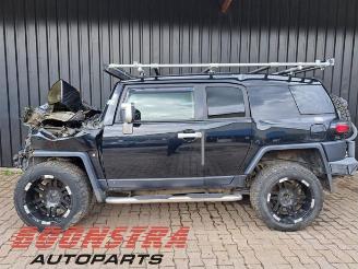 Toyota FJ Cruiser FJ Cruiser (GSJ15), SUV, 2005 / 2018 4.0 V6 24V Dual VVTi picture 6