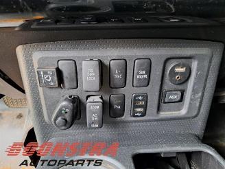 Toyota FJ Cruiser FJ Cruiser (GSJ15), SUV, 2005 / 2018 4.0 V6 24V Dual VVTi picture 16