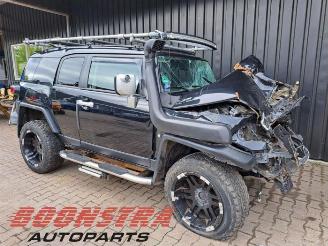 Toyota FJ Cruiser FJ Cruiser (GSJ15), SUV, 2005 / 2018 4.0 V6 24V Dual VVTi picture 2