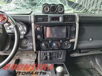 Toyota FJ Cruiser FJ Cruiser (GSJ15), SUV, 2005 / 2018 4.0 V6 24V Dual VVTi picture 15
