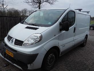 Schade bestelwagen Renault Trafic 2.0 dci Automaaat 2012/8