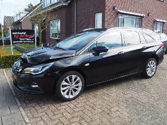 Auto incidentate Opel Astra 1.4 Turbo 120 Jaar Edition AUTOMAAT 2019/11