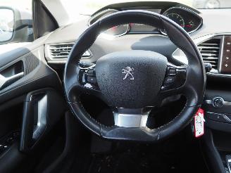 Peugeot 308 1.2 e-THP Active picture 14