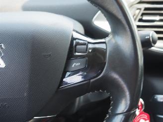 Peugeot 308 1.2 e-THP Active picture 16