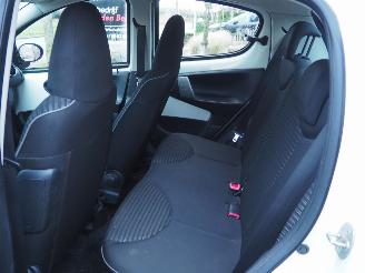 Peugeot 107 1.0 Active Automaat picture 18