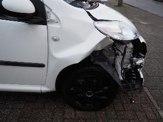 Peugeot 107 1.0 Active Automaat picture 12