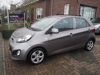 Vaurioauto  passenger cars Kia Picanto 1.0 CVVT ISG Comfort pack 2013/3