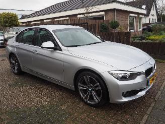 BMW 3-serie 320i High executive picture 3