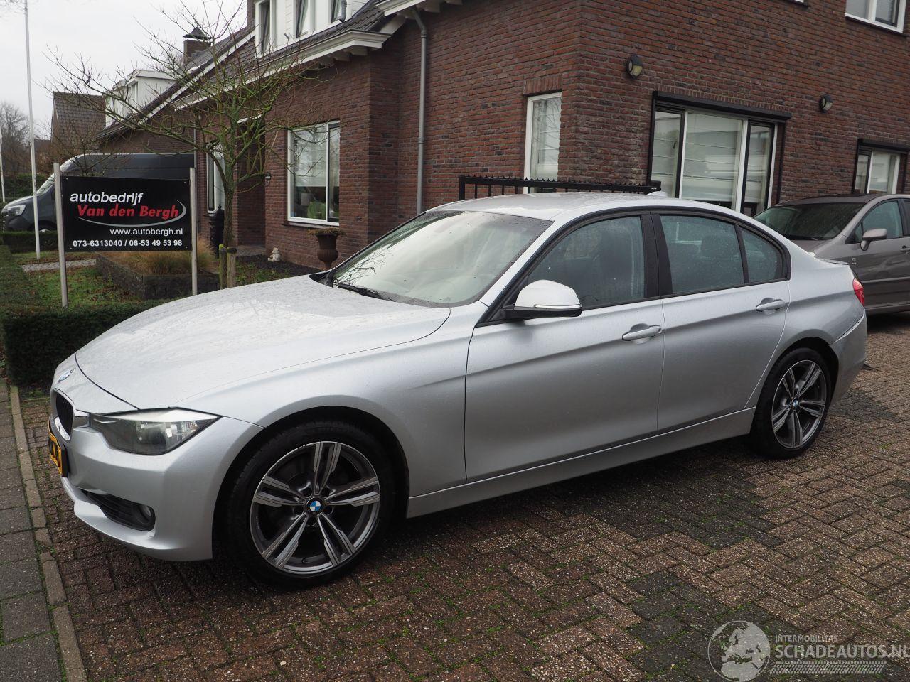 BMW 3-serie 320i High executive