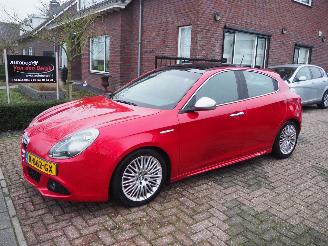 damaged passenger cars Alfa Romeo Giulietta 1.4T Distinctive Automaat 2011/11