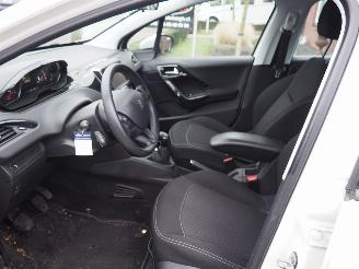 Peugeot 208 1.2 PureTech Blue lion picture 20