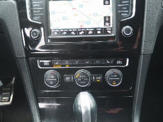 Volkswagen Golf 1.4 TSI Connected Serie DSG picture 23