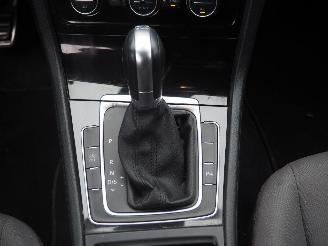 Volkswagen Golf 1.4 TSI Connected Serie DSG picture 24