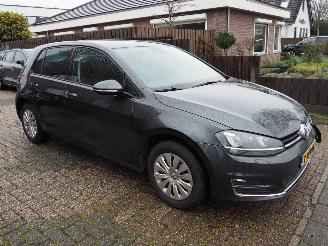 Volkswagen Golf 1.4 TSI Connected Serie DSG picture 3