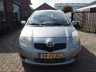 Toyota Yaris 1.3 VVTI Sol MMT Automaat picture 2