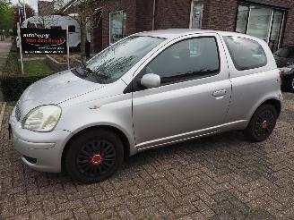 škoda osobní automobily Toyota Yaris 1.3 VVT-i Sol Automaat 2004/1